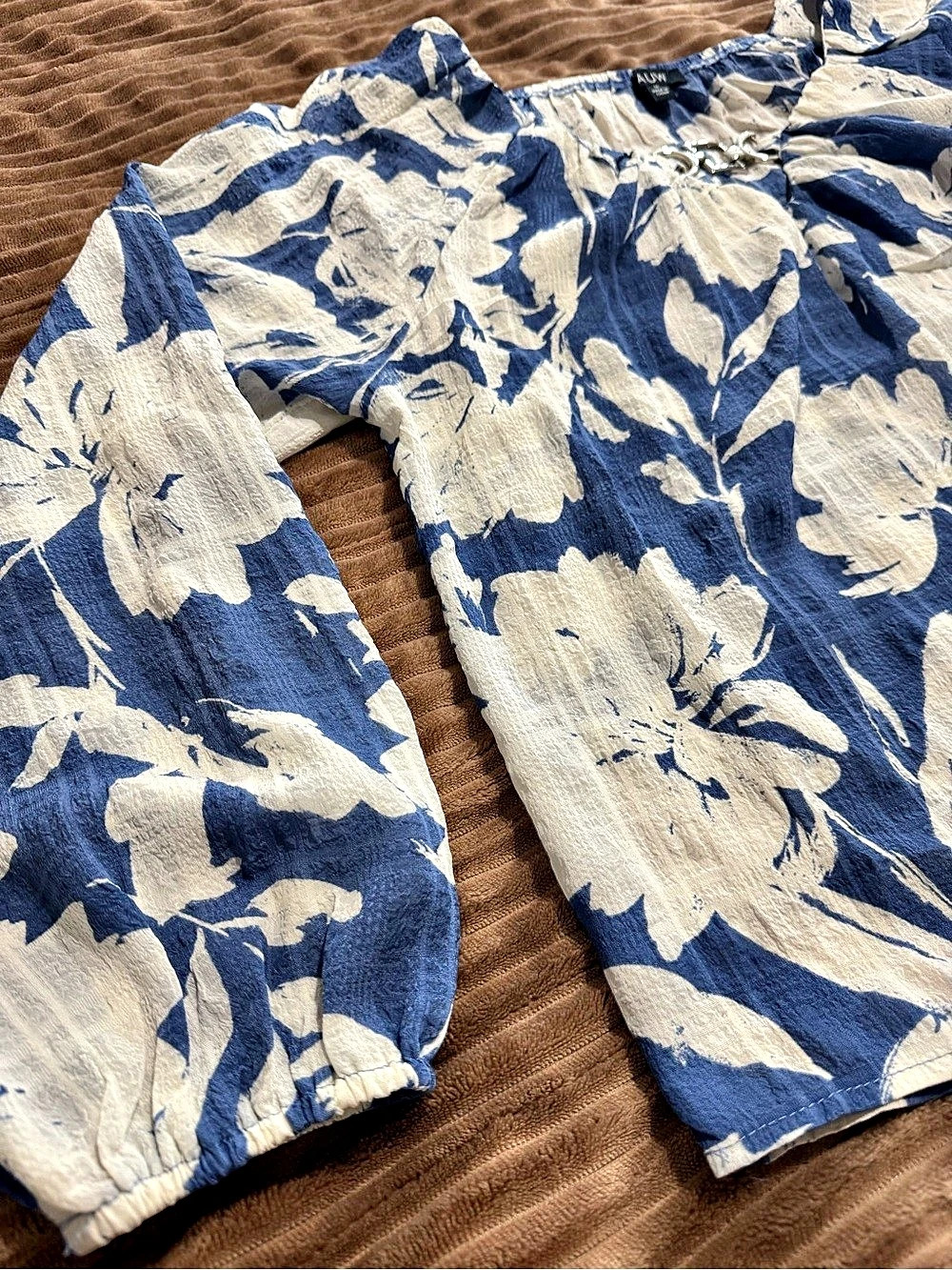 AUW Floral Blouse in Blue & White Like New
